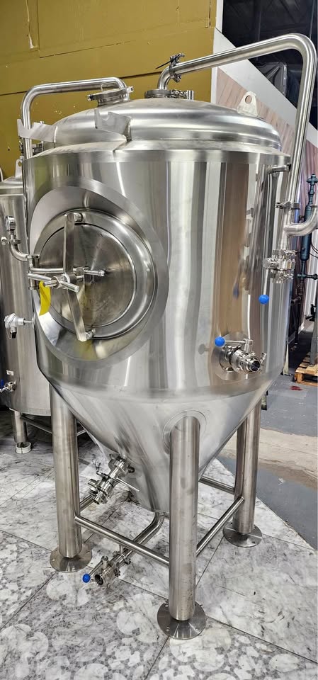Used 5 BBL Stainless Unitank Fermenter w/ Pipework –Indianapolis, Indiana
