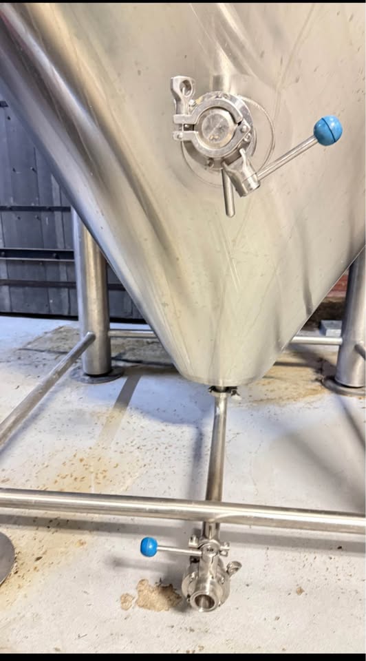 (reduced!) 30 BBL Unitank Fermenters – Complete w/ Pipework