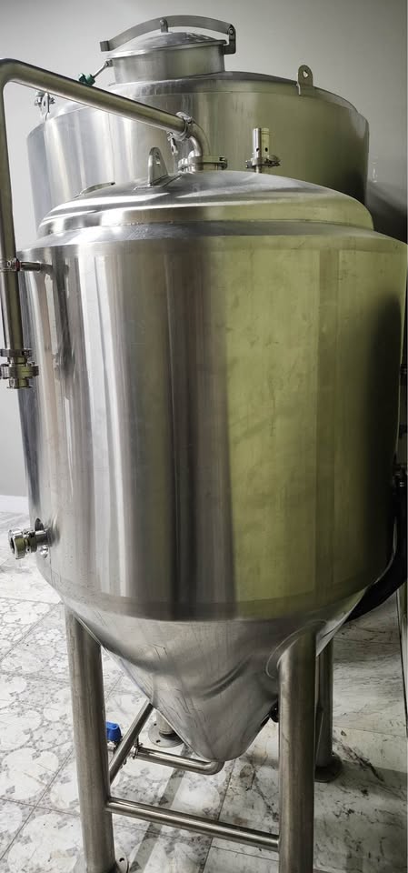 Used 5 BBL Stainless Unitank Fermenter w/ Pipework –Indianapolis, Indiana