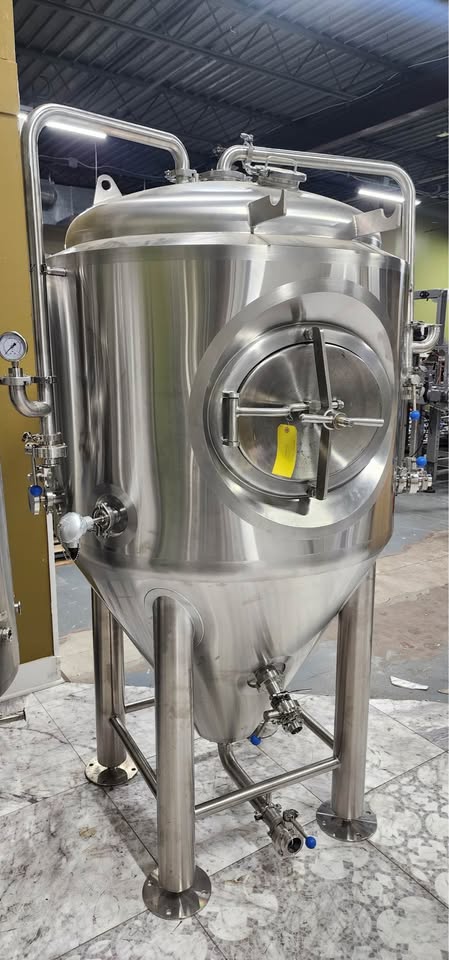 Used 5 BBL Stainless Unitank Fermenter w/ Pipework –Indianapolis, Indiana