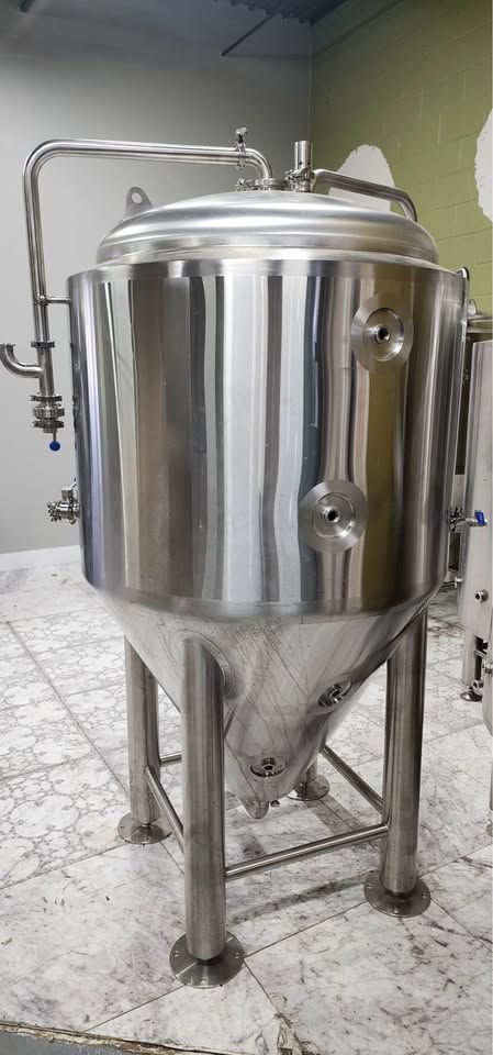 Used 5 BBL Stainless Unitank Fermenter w/ Pipework –Indianapolis, Indiana