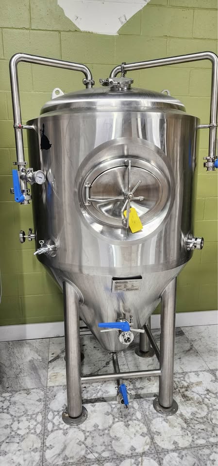 Used 5 BBL Stainless Unitank Fermenter w/ Pipework –Indianapolis, Indiana
