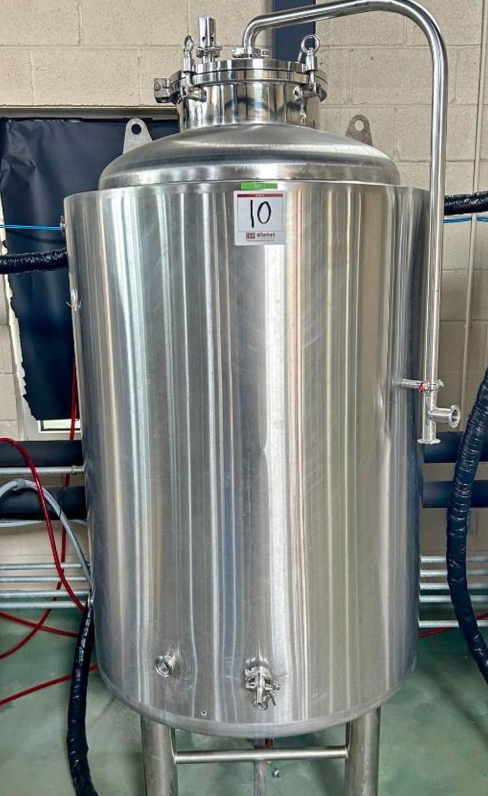 4bbl Glycol Jacketed, insulated, brite tanks/serving tanks