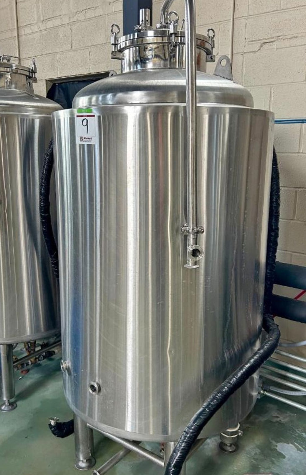 4bbl Glycol Jacketed, insulated, brite tanks/serving tanks