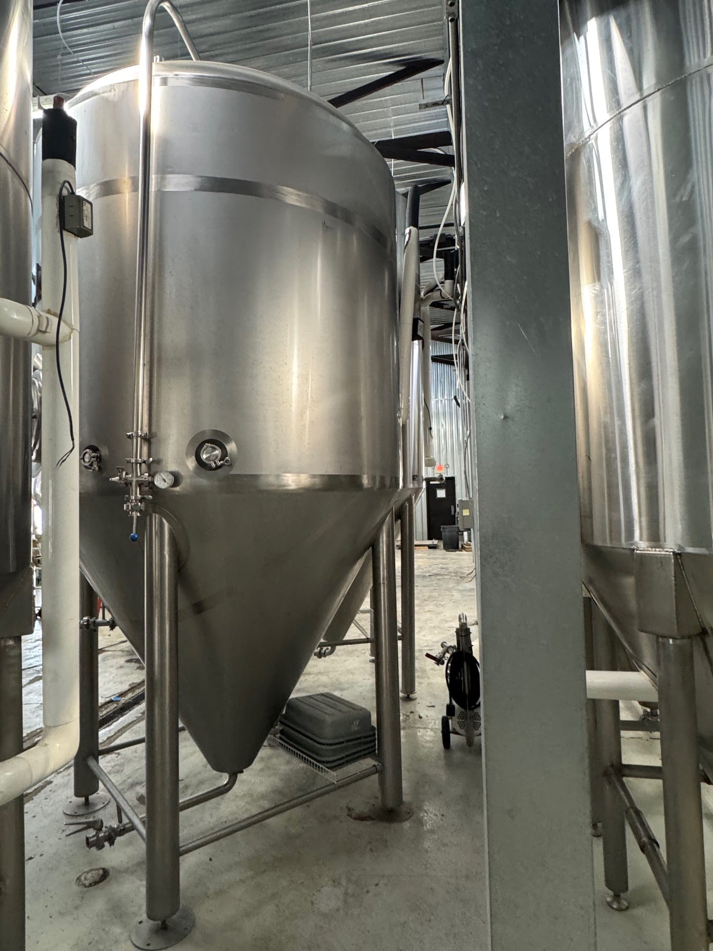 40 bbl Pacific Brewing fermenter unitank -glycol jacketed FV6