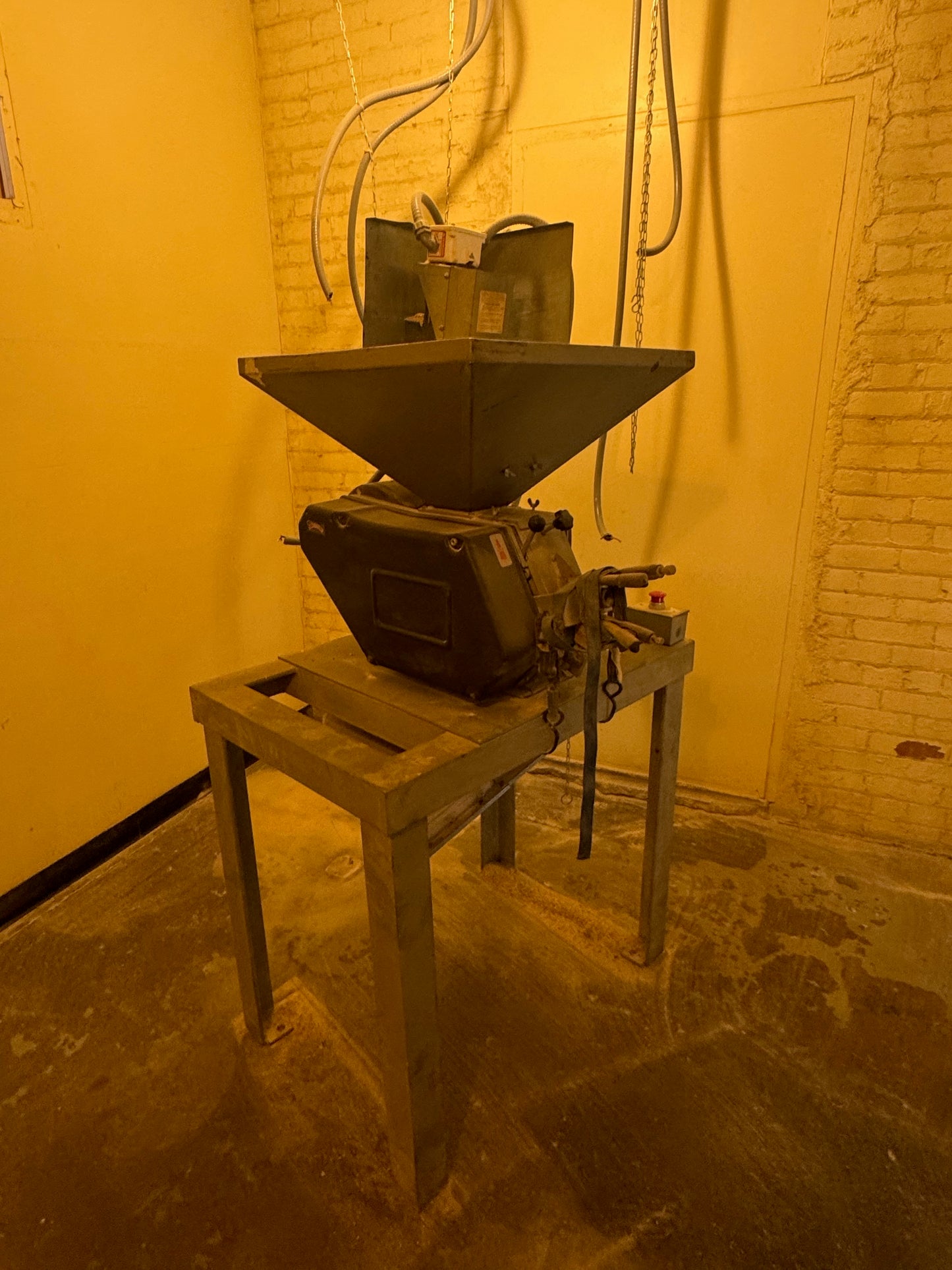 Grain Mill, Engl 20 roller mill w/ grist case, auger, and scale package!