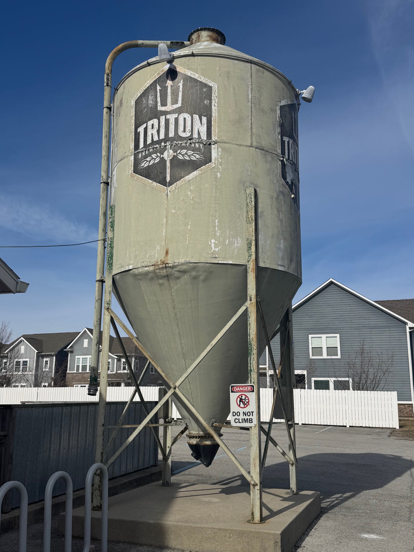 Grain Silo 18000 lb capacity